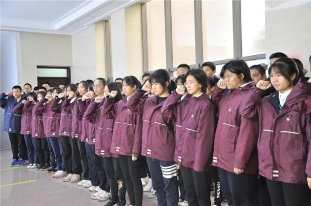 求问这个作文有什么语法错误游戏画面